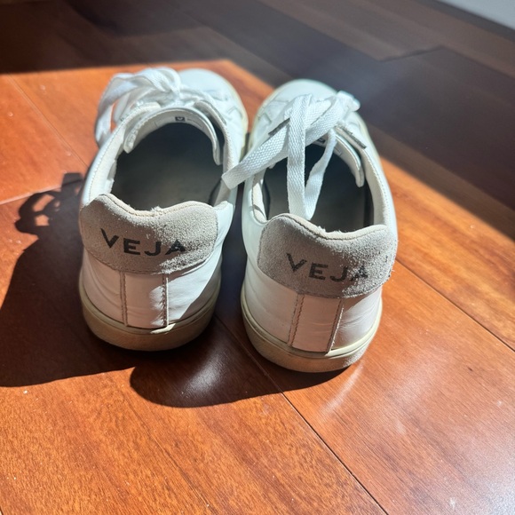 Veja Esplar Sneakers in White Natural Leather & Suede | Size 8 - Picture 9 of 12